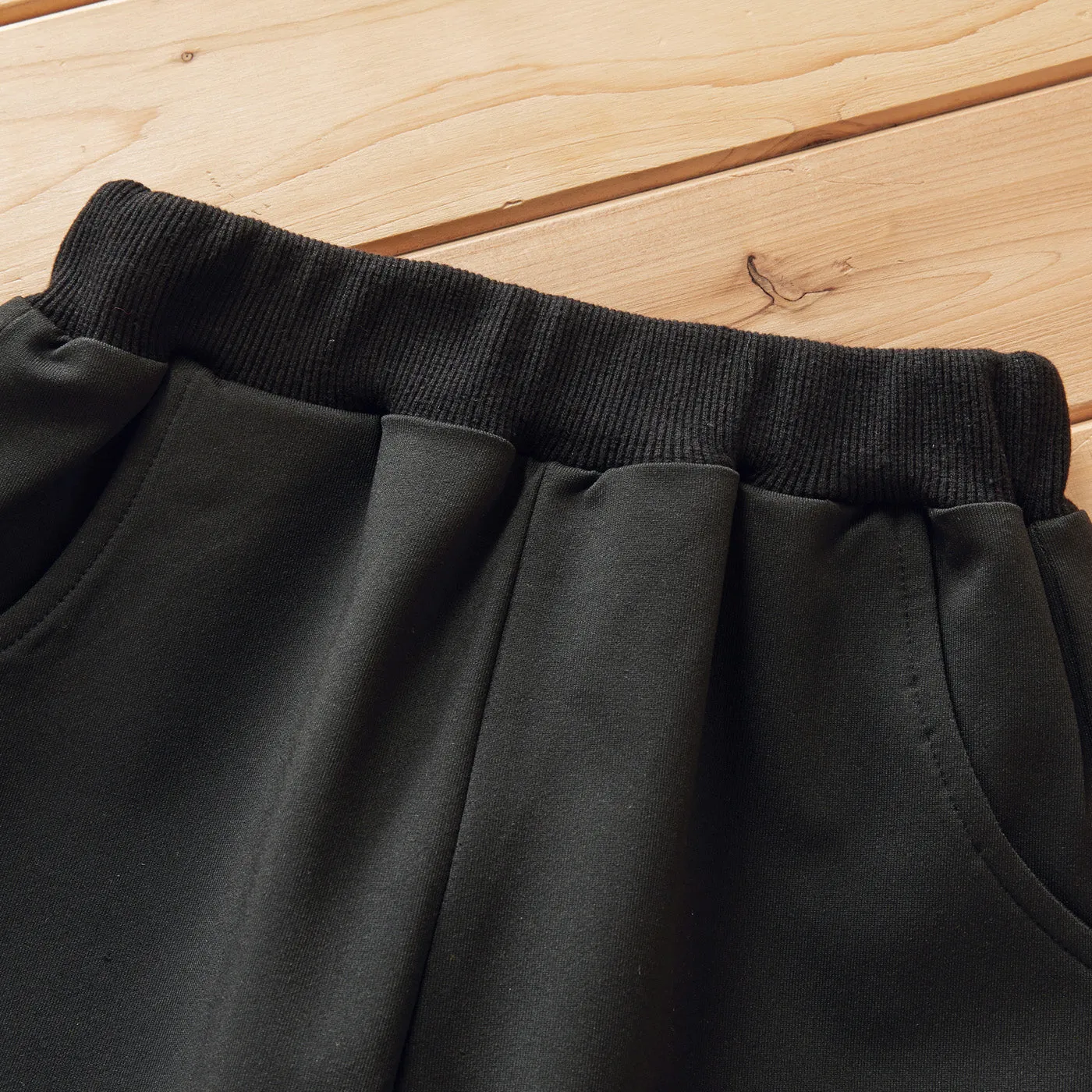 2-piece Toddler Girl/Boy Letter Print Colorblock Pullover and Elasticized Pocket Black Pants Set